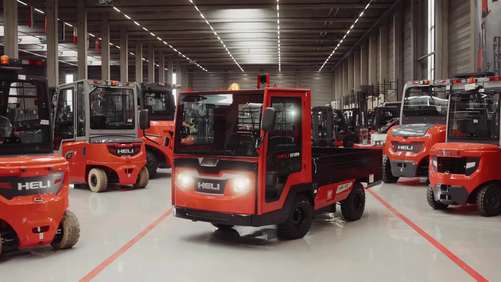 Heli Elektro-Plattformwagen im Werk
